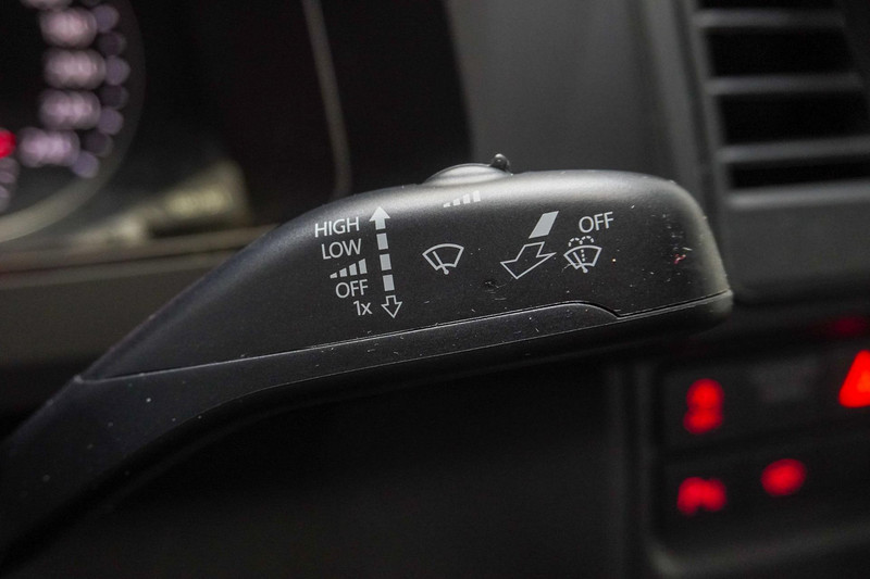 Volkswagen Transporter 2.0 TDI L2H1 DC Highline