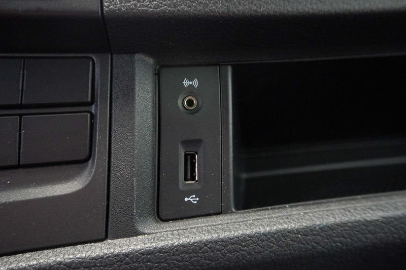 Volkswagen Transporter 2.0 TDI L2H1 DC Highline