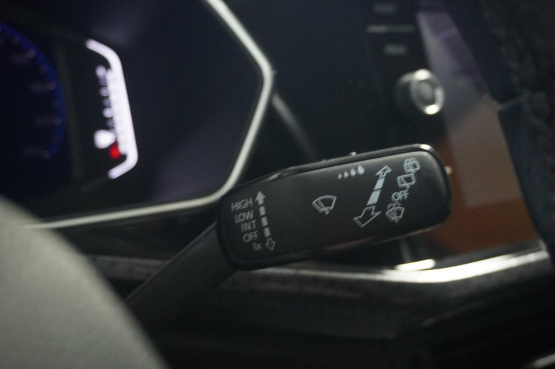 Volkswagen T-Cross 1.0 TSI Style Business R