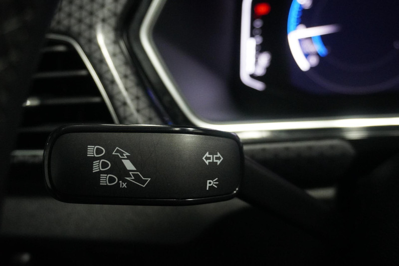 Volkswagen T-Cross 1.0 TSI Style Business R