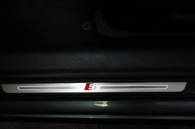 Audi A4 Avant 35 TFSI Sport S line black edition