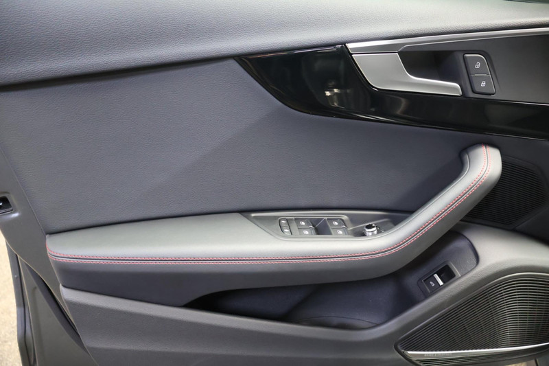 Audi A4 Avant 35 TFSI Sport S line black edition