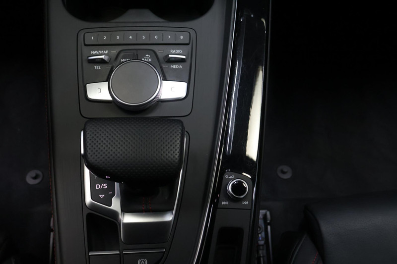 Audi A4 Avant 35 TFSI Sport S line black edition