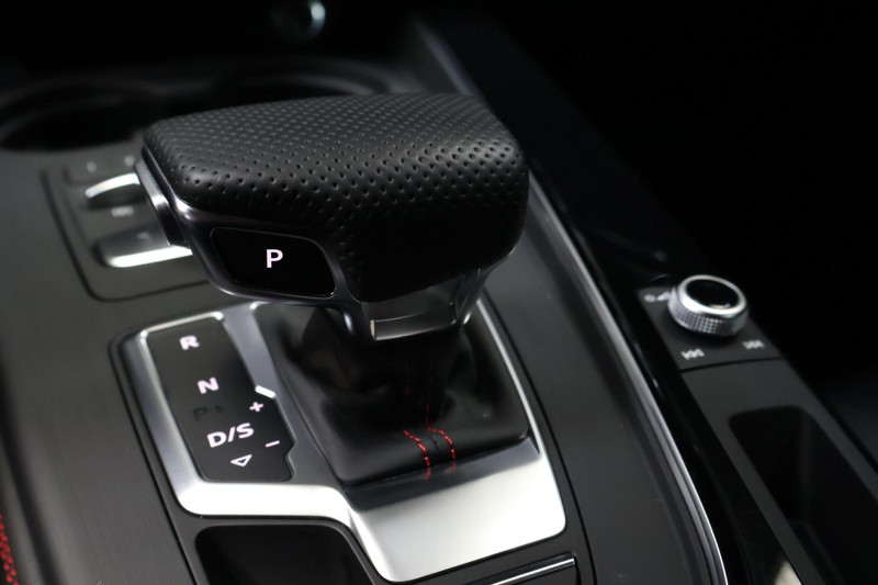 Audi A4 Avant 35 TFSI Sport S line black edition