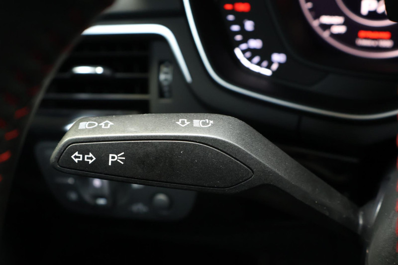 Audi A4 Avant 35 TFSI Sport S line black edition