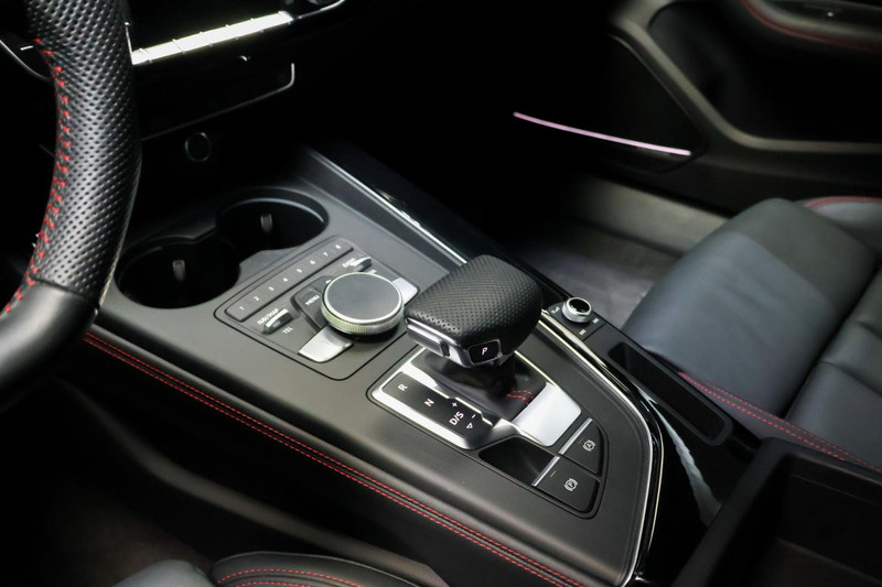 Audi A4 Avant 35 TFSI Sport S line black edition