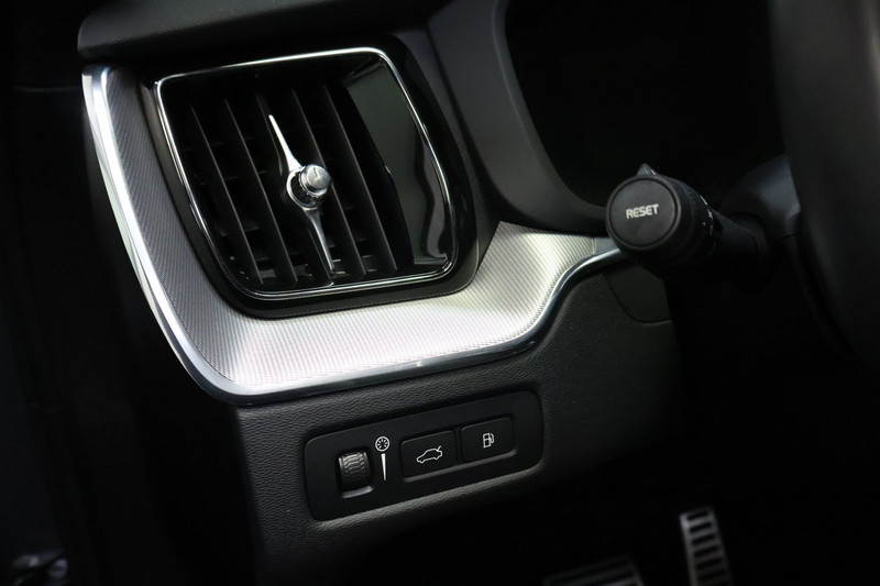 Volvo XC60 2.0 Recharge T8 AWD R-Design