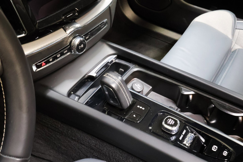 Volvo XC60 2.0 Recharge T8 AWD R-Design