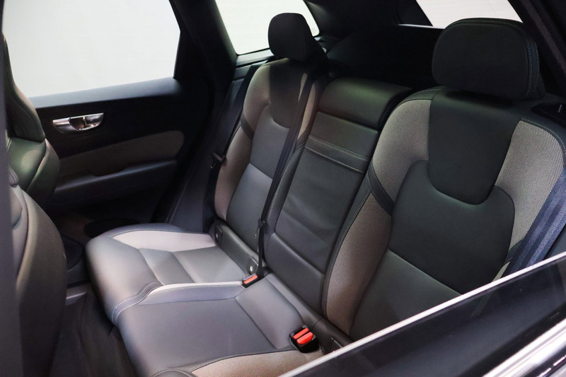 Volvo XC60 2.0 Recharge T8 AWD R-Design