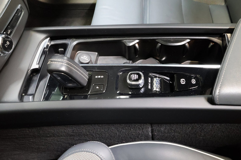 Volvo XC60 2.0 Recharge T8 AWD R-Design