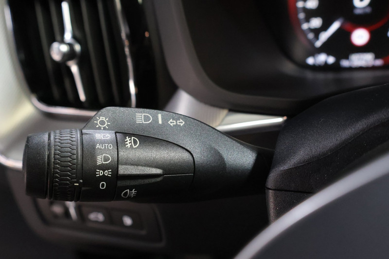 Volvo XC60 2.0 Recharge T8 AWD R-Design