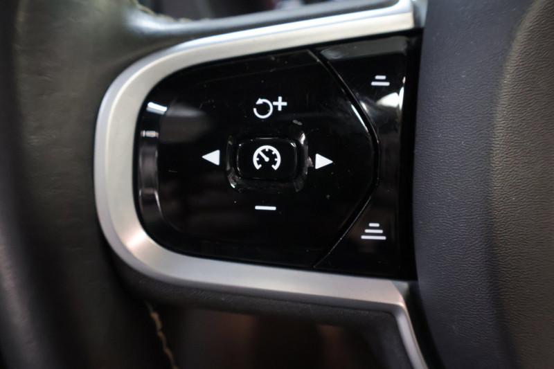 Volvo XC60 2.0 Recharge T8 AWD R-Design