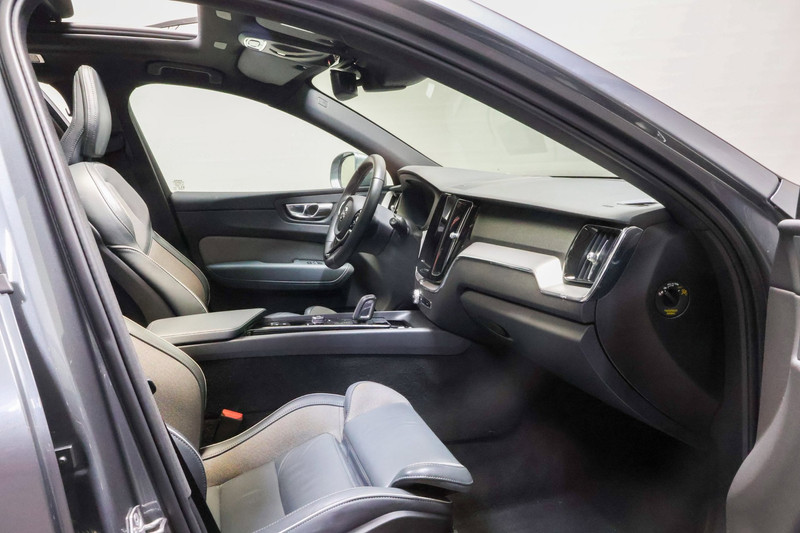 Volvo XC60 2.0 Recharge T8 AWD R-Design