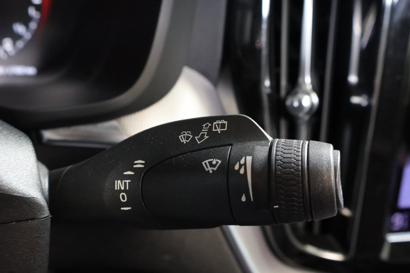 Volvo XC60 2.0 Recharge T8 AWD R-Design