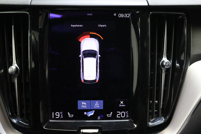 Volvo XC60 2.0 Recharge T8 AWD R-Design