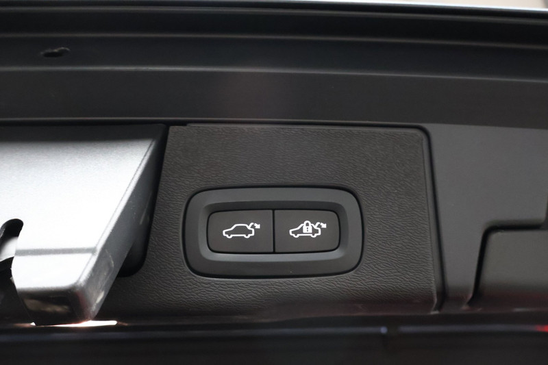 Volvo XC60 2.0 Recharge T8 AWD R-Design