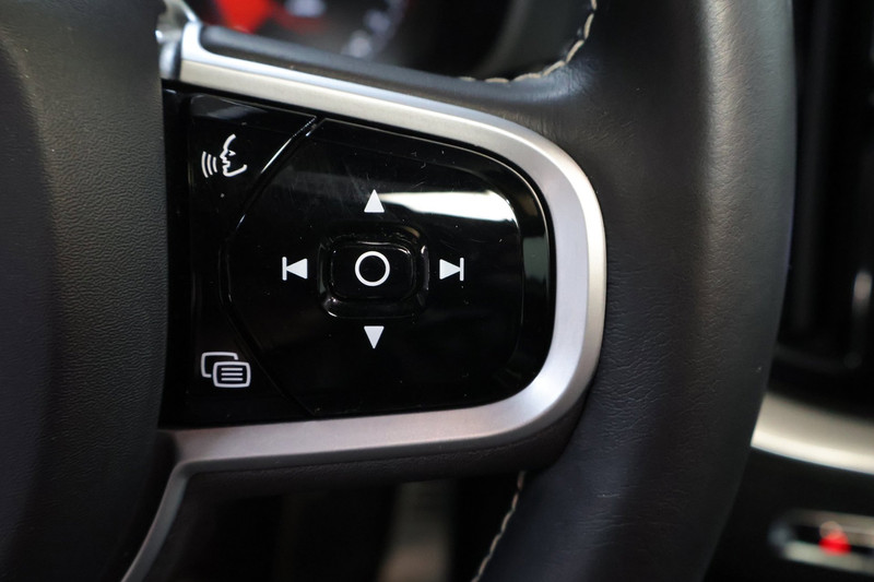 Volvo XC60 2.0 Recharge T8 AWD R-Design