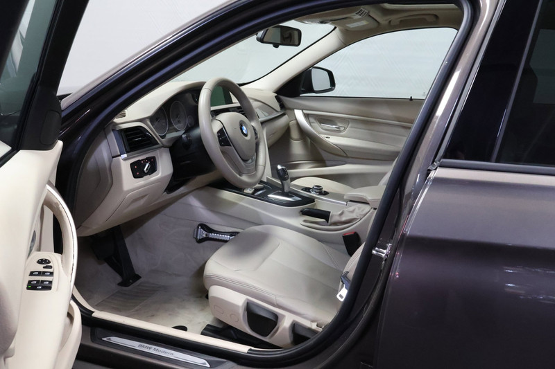 BMW 3 Serie 328i High Executive