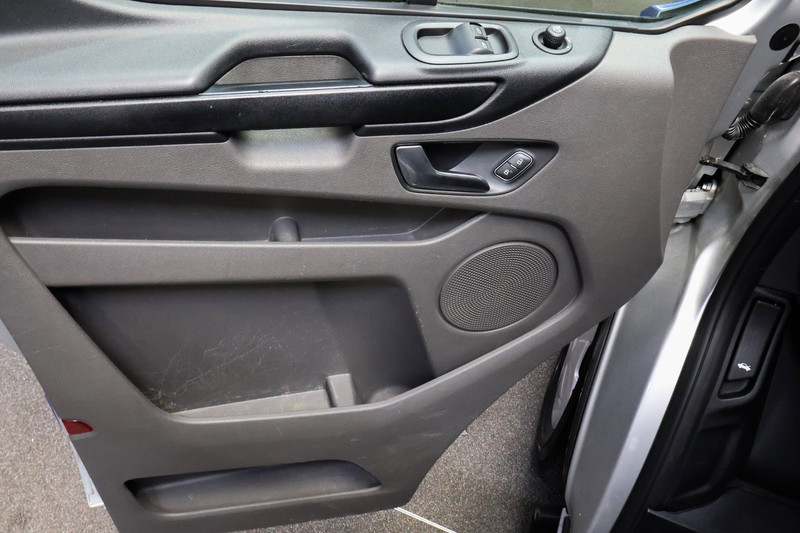 Ford Transit Custom 320 2.0 TDCI L2H1 Limited DC