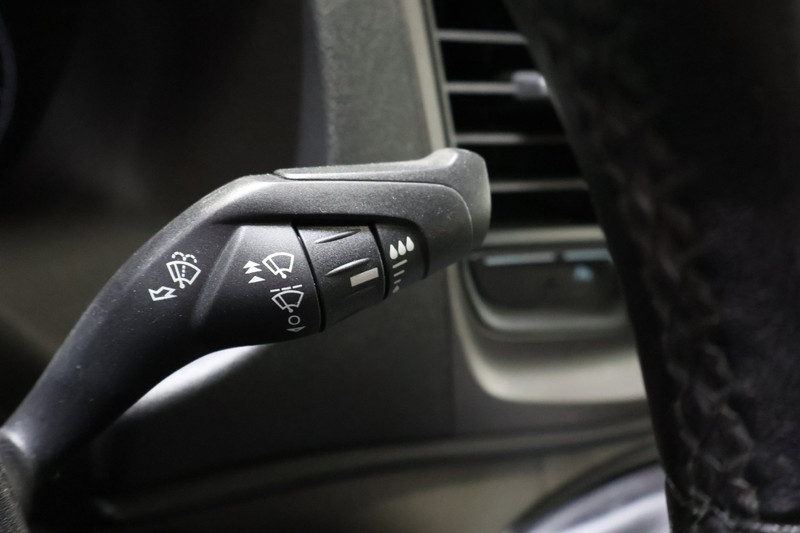 Ford Transit Custom 320 2.0 TDCI L2H1 Limited DC