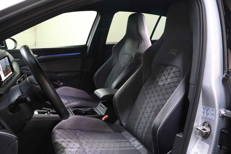 Volkswagen Golf 1.5 eTSI R-Line