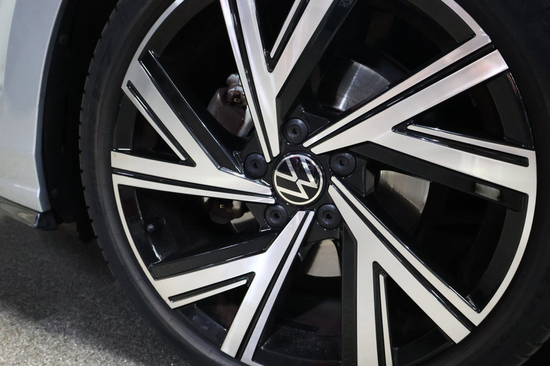 Volkswagen Golf 1.5 eTSI R-Line