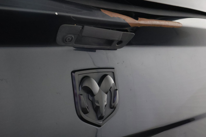 Dodge Ram 1500 5.7 V8 Quad Cab 6’4 (SCHADE NOKKENASSEN)